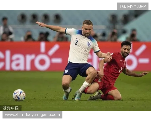 凯恩后仰头球摆渡制造致命空间，热刺前线流动性增强——一场战术美学的呈现与热血体验